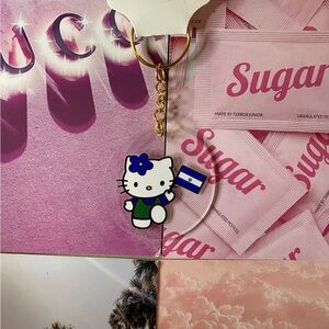 Hello kitty El Salvador keychain